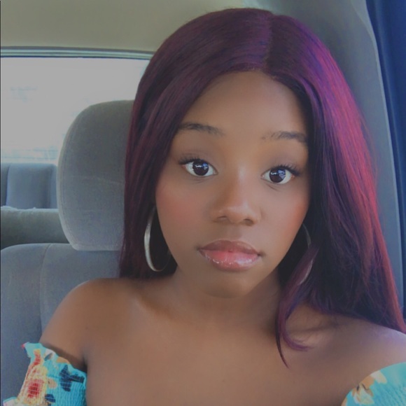 Meet your Posher, Jona🥰 Feel free to message me! - Picture 7 of 8